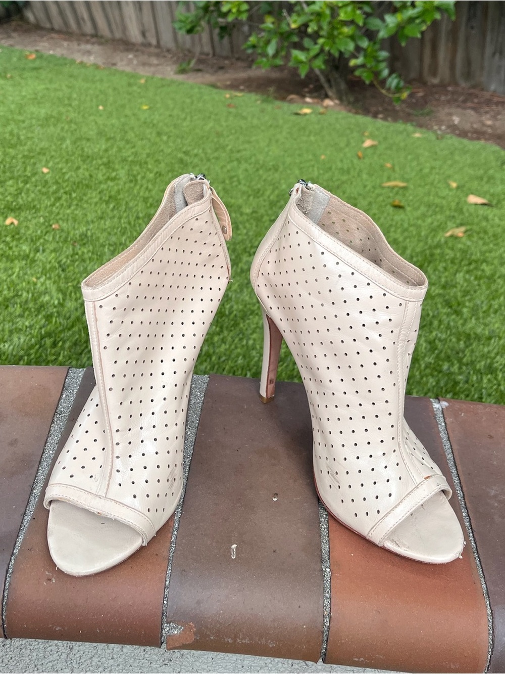 Alice + Olivia "Gerri" stiletto heel booties - size 37